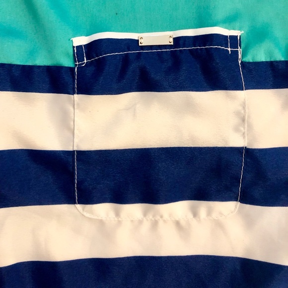 ✨Adorable color block shirt size L - Picture 4 of 4